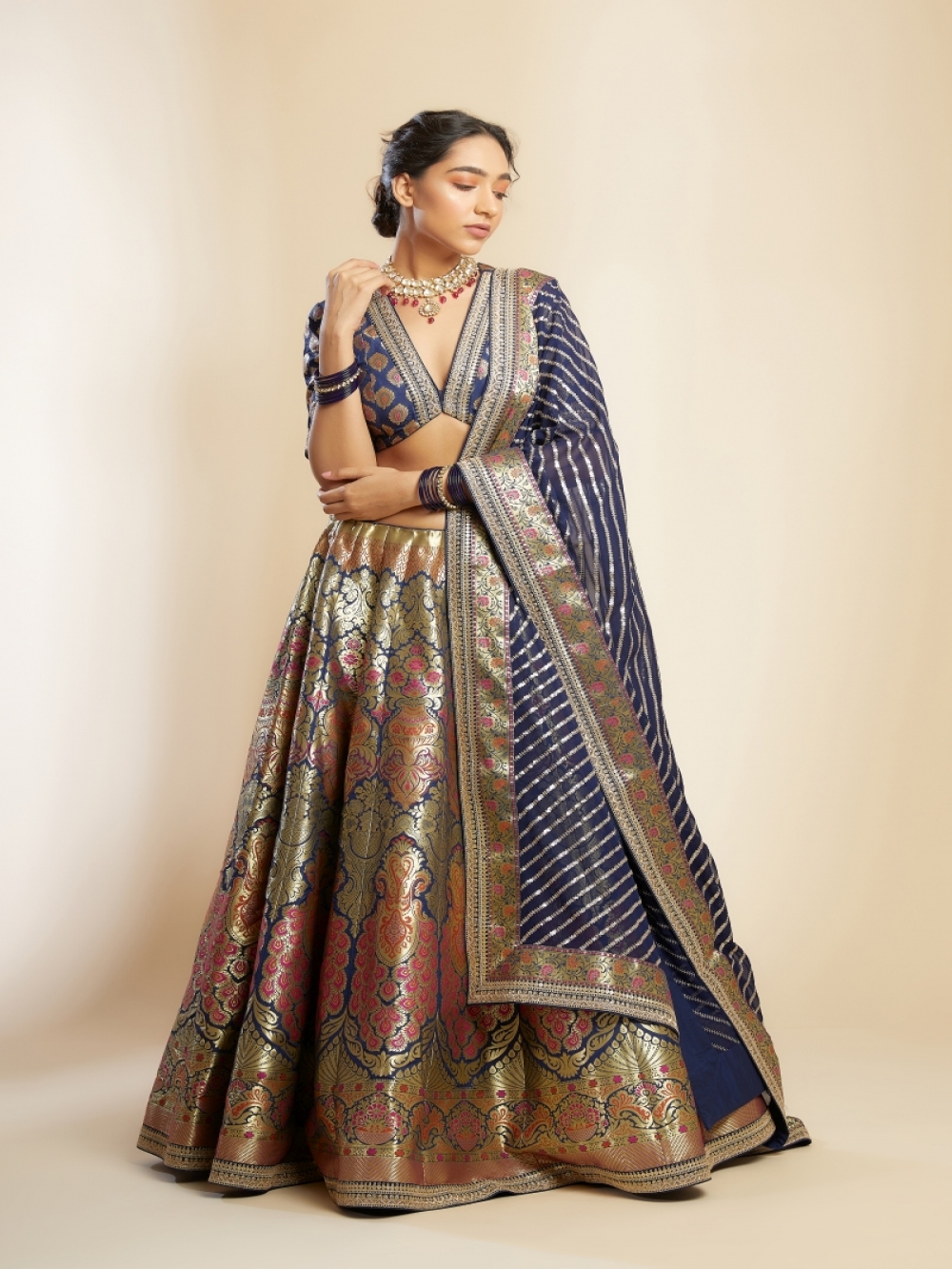 Contrasting Dupatta With Bridal Lehenga | Bridal Lehenga With Contrast  Dupatta | Choli designs, Indian designer outfits, Stylish dress designs