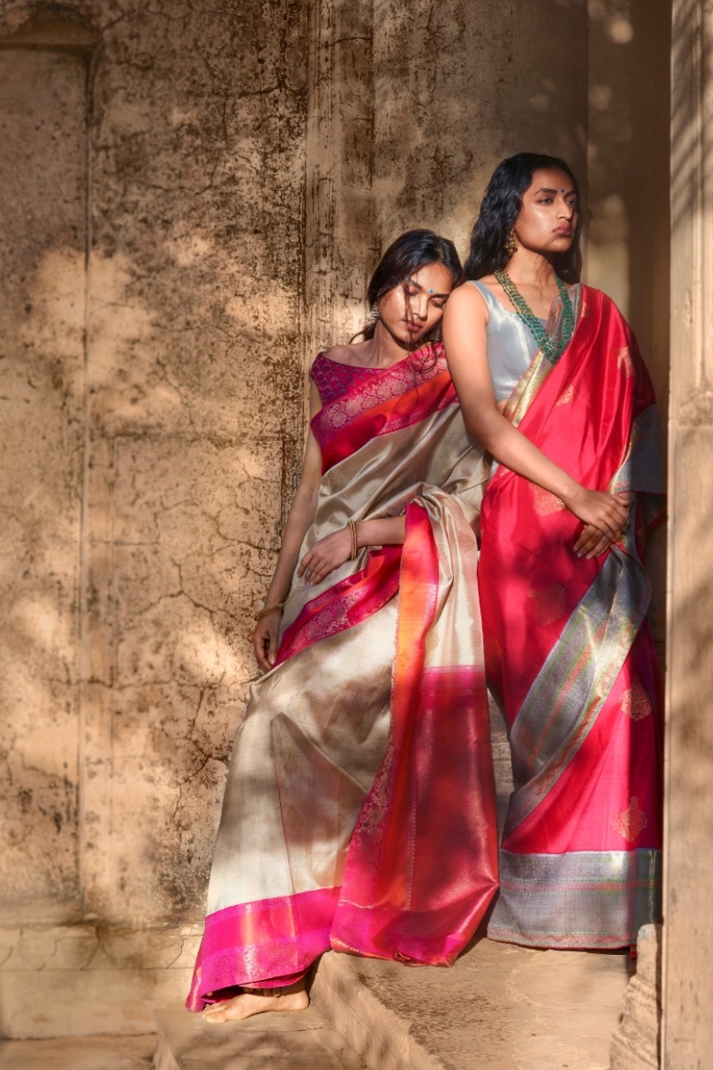 Buy Raima White Kanjiviram Pattu Silk Weaving Saree Online | Drapemall
